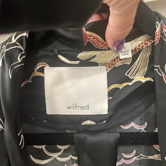 Wilfred black satin Kimono with belt and pockets . Size small. Worn twice. - Picture 4 of 5